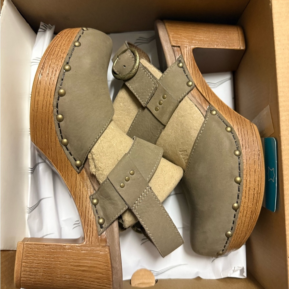 Dansko Taupe Nubuck Shoes
